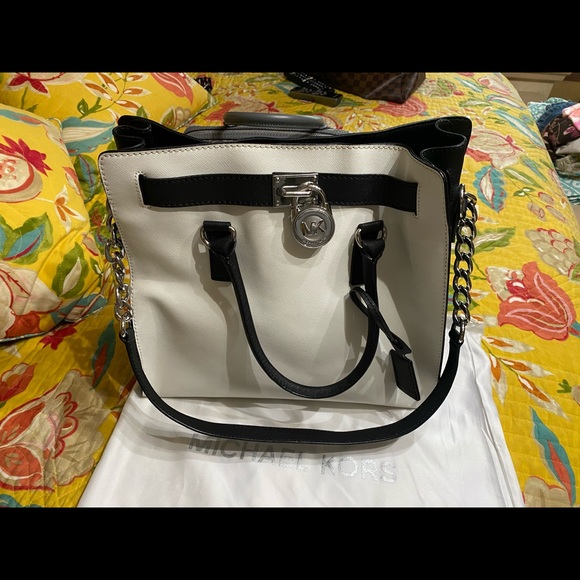 Very Large Michael Kors Tote - Picture 2 of 7